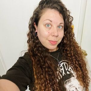 Meet your Posher, Chelbi